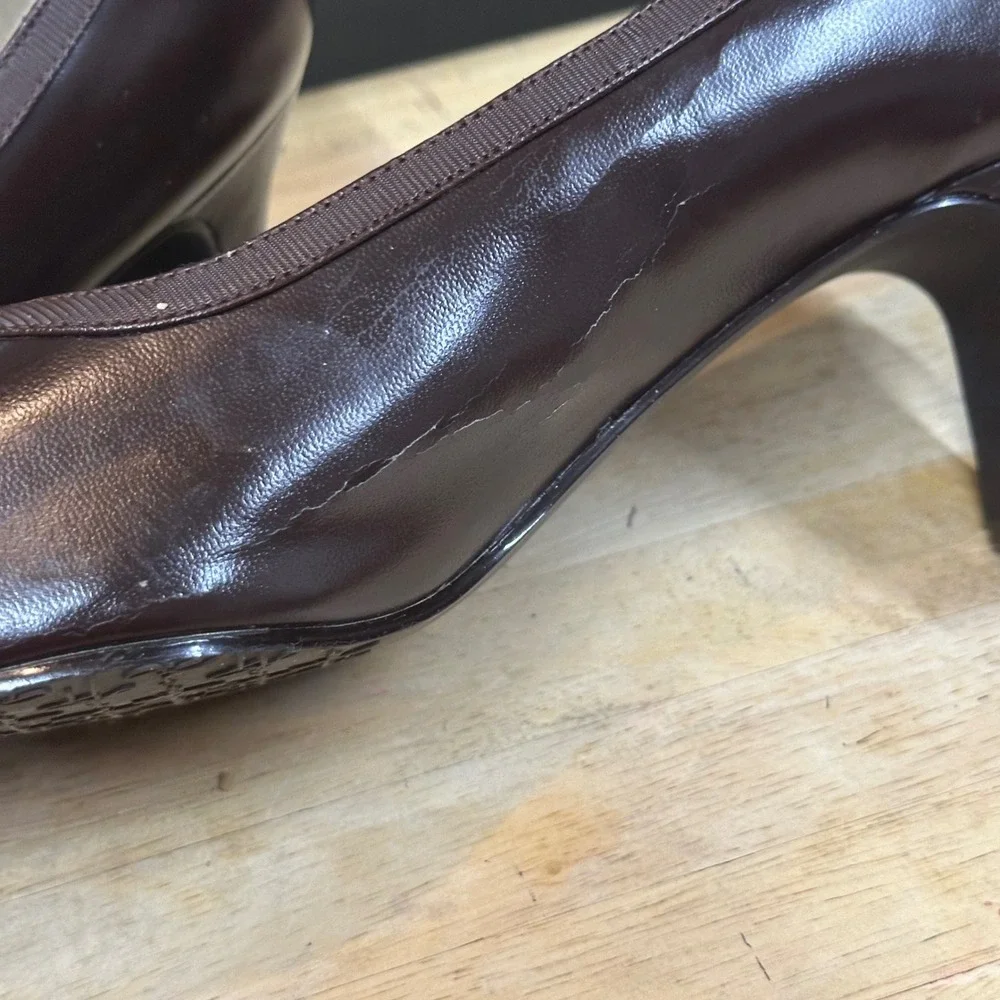 Soft Style Pumps Women 9.5 Brown Button Trim Block Heel H70436 Excellent